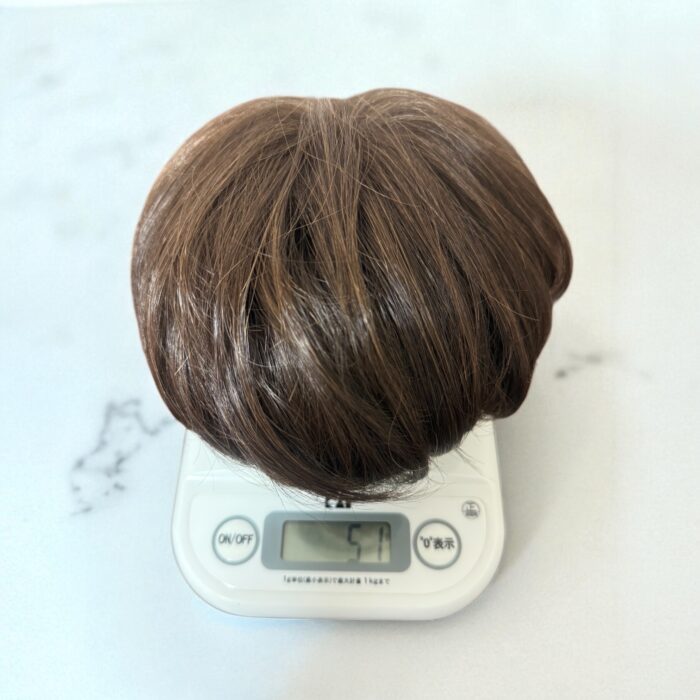 ナチュレーヌの医療用ウィッグ（ショートヘア）の重さ