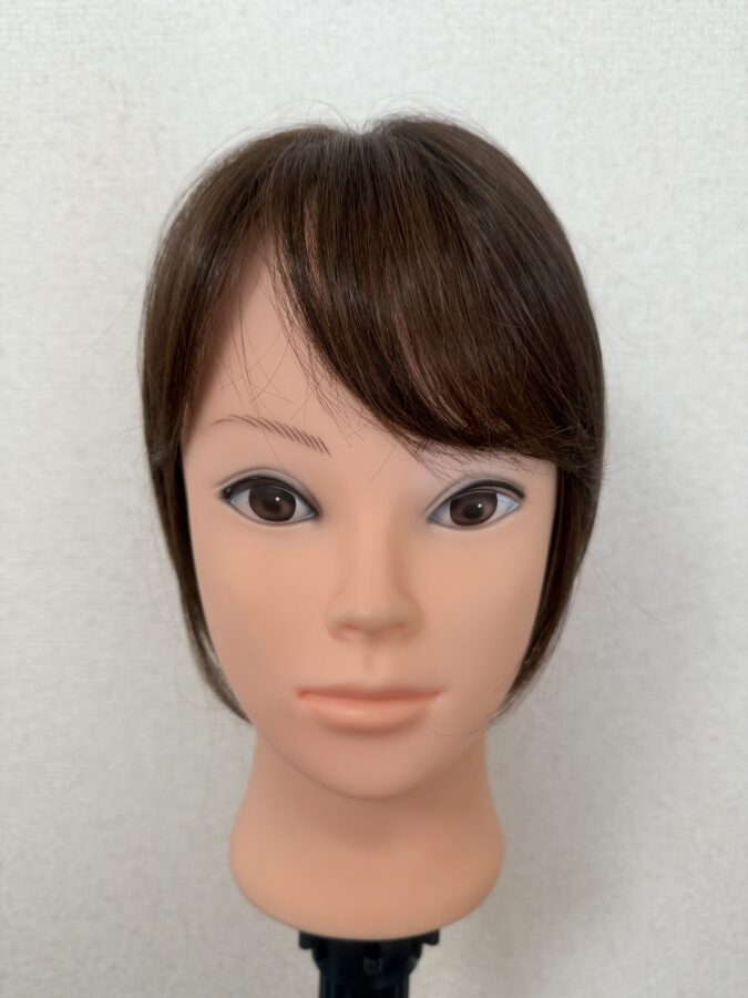 60代ナチュラルなメッシュ入りの部分ウィッグ（全体用）正面